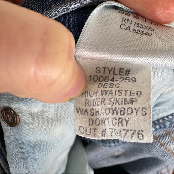 Mother High Waisted Rider Skimp Jeans Cowboys Don’t Cry Size 29 - Picture 11 of 11